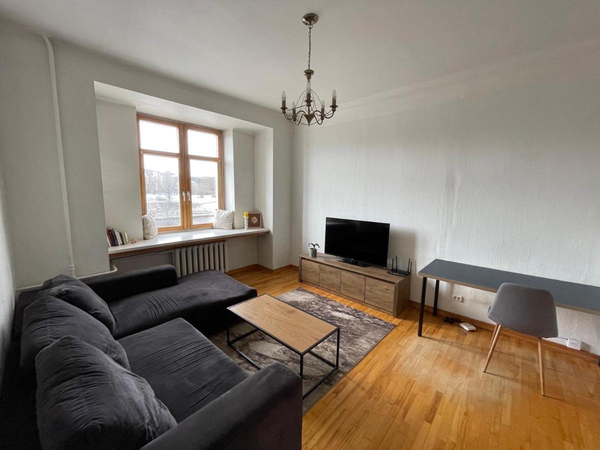 A Cozy Apartment With A Wonderful View Of The River In The Old Town Of فيلنيوس المظهر الخارجي الصورة